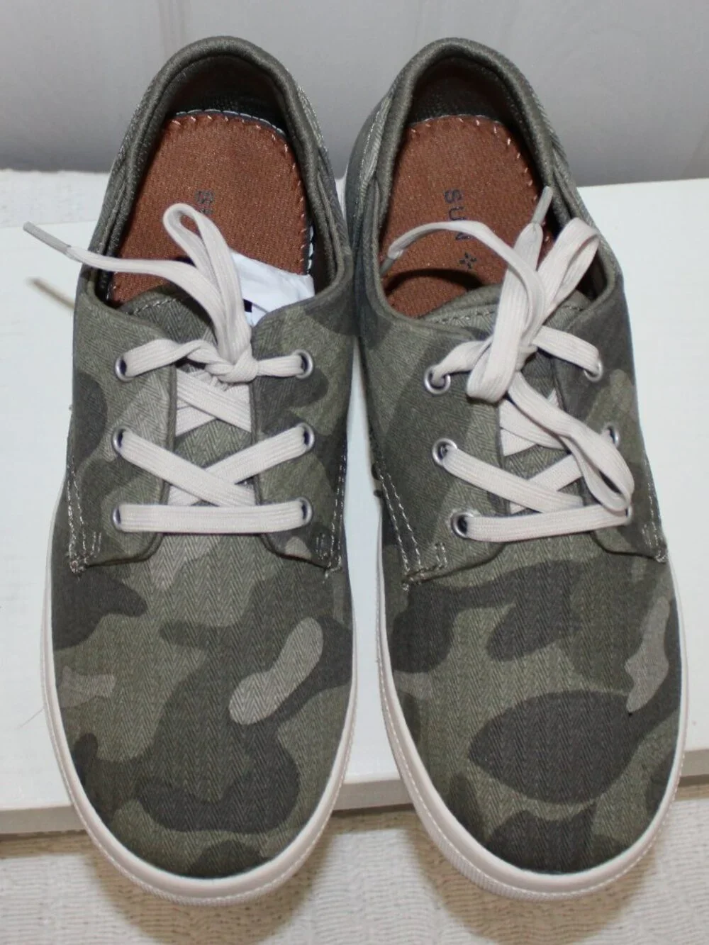 '***NEW*** Sun Stone Camo Sneakers - Little girls 2M